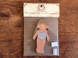 Muñeca recortable madera y vestido 10 cm. 2 coletas bañador gris