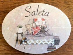 Placa de puerta para Salón con sofá (con texto SALETA)