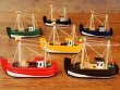 Barcos de Pesca de madera - 12 cm. (6 colores para elegir)