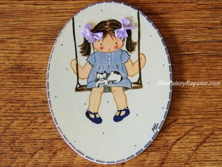 Placa infantil para puertas modelo Niña en columpio