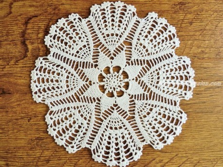 Tapete bordado redondo - 24,5 cm.