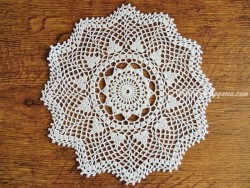 Tapete bordado redondo - 26,5 cm.