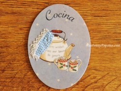Placa de cocina con tetera y tazas (con texto COCINA)