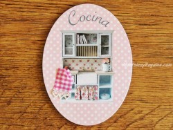 Placa de cocina con mueble fondo rosa (con texto COCINA)