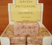 Jabón natural 100 gramos con pétalos de rosa